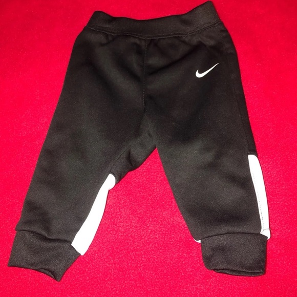 SOLD - Boys Nike dri-fit set - Picture 4 of 7